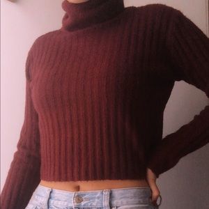 Cropped Maroon turtleneck